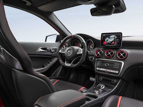 Mercedes_AMG-A45_Interieur_800x600.jpg