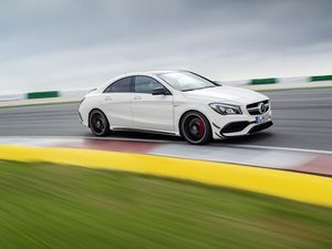 Entdecken Sie den sportlichen Mercedes- Benz CLA 45 AMG 4MATIC bei Ihrem MB Partner ROSIER