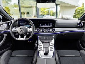 08_2018_AMG_GT_4T_interieur_cockpit.jpg