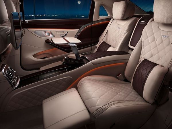 2017-12-Mercedes-Maybach-neu-Interieur--800x600.jpg