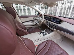 Mercedes-Benz_S-Klasse_Interieur_Braun_Cockpit_Holz_800x600.jpg
