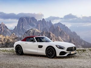 08_2018_AMG_GT_Roadster_Exterieur_laengsansicht_links.jpg