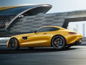 2017_Mercedes_AMG_GTS_Fahraufnahme_seitlich_solarbeam_800x600.jpg