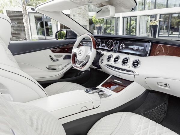 08_2018_S-Klasse_Cabriolet_interieur_komplett_rechts.jpg