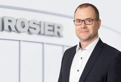 Herr Habermann Mitarbeiterportrait mit Logo 590x398