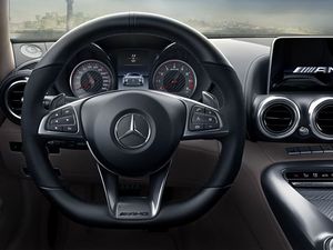 08_2018_AMG_GT_Roadster_interieur_cockpit_mittig.jpg