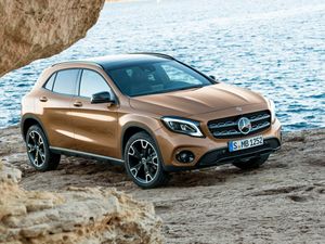 Mercedes-Benz_GLA_Front_Galerie_5.jpg