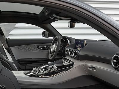 2017_Mercedes_AMG_GT_Interieur_Innenausstattung_Leder_Exklusiv_Nappa_STYLE_in_silber_pearlschwarz_800x600.jpg