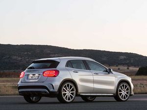 Der athletische Mercedes-Benz GLA 45 AMG bei Ihrem MB Partner ROSIER.