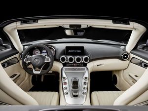 08_2018_AMG_GT_Roadster_interieur_mittig_komplett.jpg