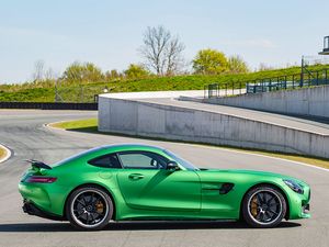 2017_01_Mercedes-AMG_GTR_Galerie4_800x600.jpg