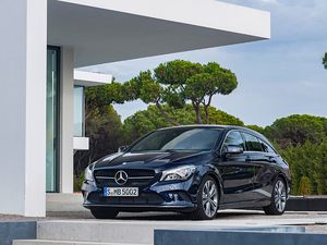 CLA_ShootingBrake_Exterieur_schwarz_Frontansicht_800x600.jpg