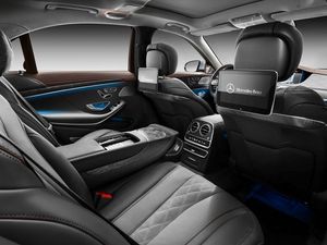 Mercedes_S-Klasse_Interieur_Schwarz_Fond_800x600.jpg