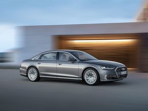 2017 07 Der neue Audi A8 front 800x600