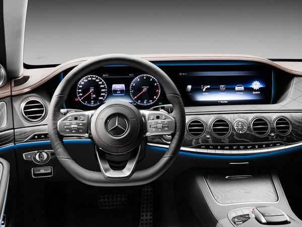 Mercedes_S-Klasse_Interieur_Cockpit_Schwarz_Widescreen_800x600.jpg