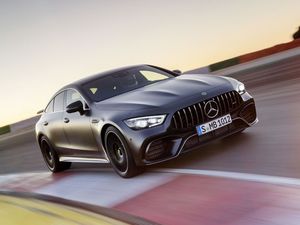 08_2018_AMG_GT_4T_exterieur_laengsansicht_frontansicht_links.jpg