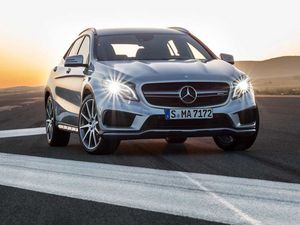 Der athletische Mercedes-Benz GLA 45 AMG bei h