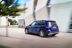 der neue Mercedes-Benz GLB - Exterieur in blau