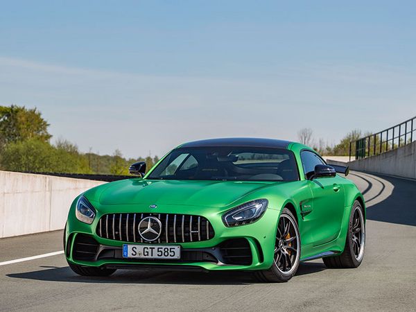 2017_01_Mercedes-AMG_GTR_Exterieur_800x600.jpg