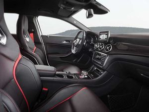 Der athletische Mercedes-Benz GLA 45 AMG bei h