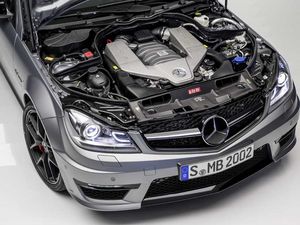 Entedecken Sie die Mercedes-Benz C 63 AMG Limousine bei Ihrem MB Partner ROSIER