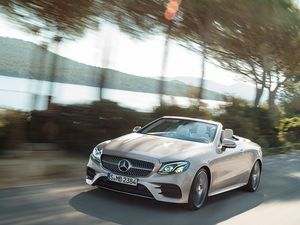 Mercedes-Benz_E-Klasse__Cabriolet_2017_Exterieur_aragonitsilber_metallic_AMG_Line_800x600.jpg