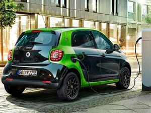 smart_forfour_electricdrive_facelift_tanken.jpg