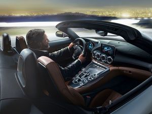 08_2018_AMG_GT_Roadster_Exterieur_interieur_rechts.jpg