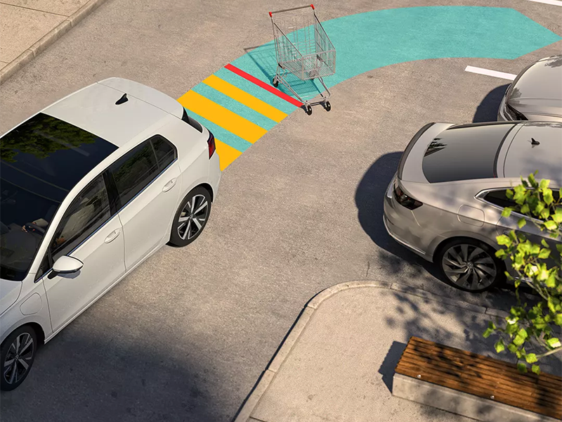 Einparkhilfe mit Rangierbremsfunktion - VW Assistenzsysteme